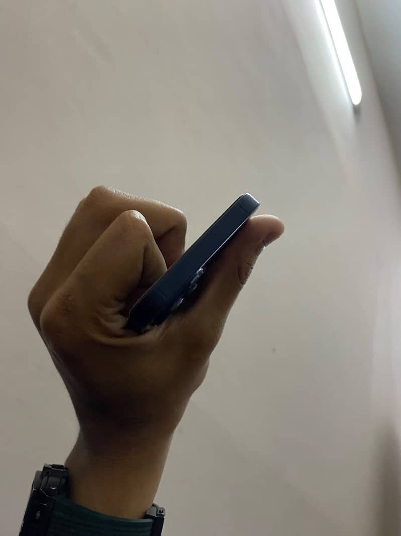 Apple iPhone 14 4