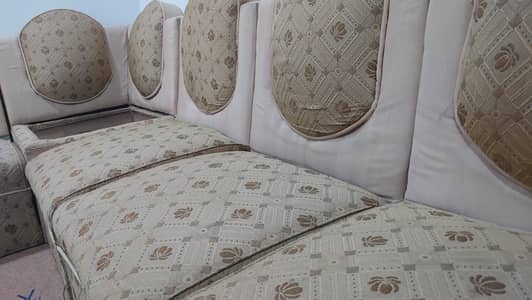 seater neet and cleaned sofa set with