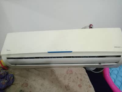 Midea 1.5 ton split ac.  Urgent sale