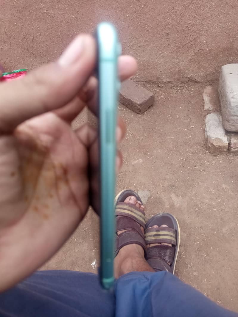 Apple iPhone 11 3