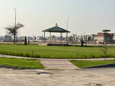 5 Marla Park Facing Possession Plot For Sale In Lake City