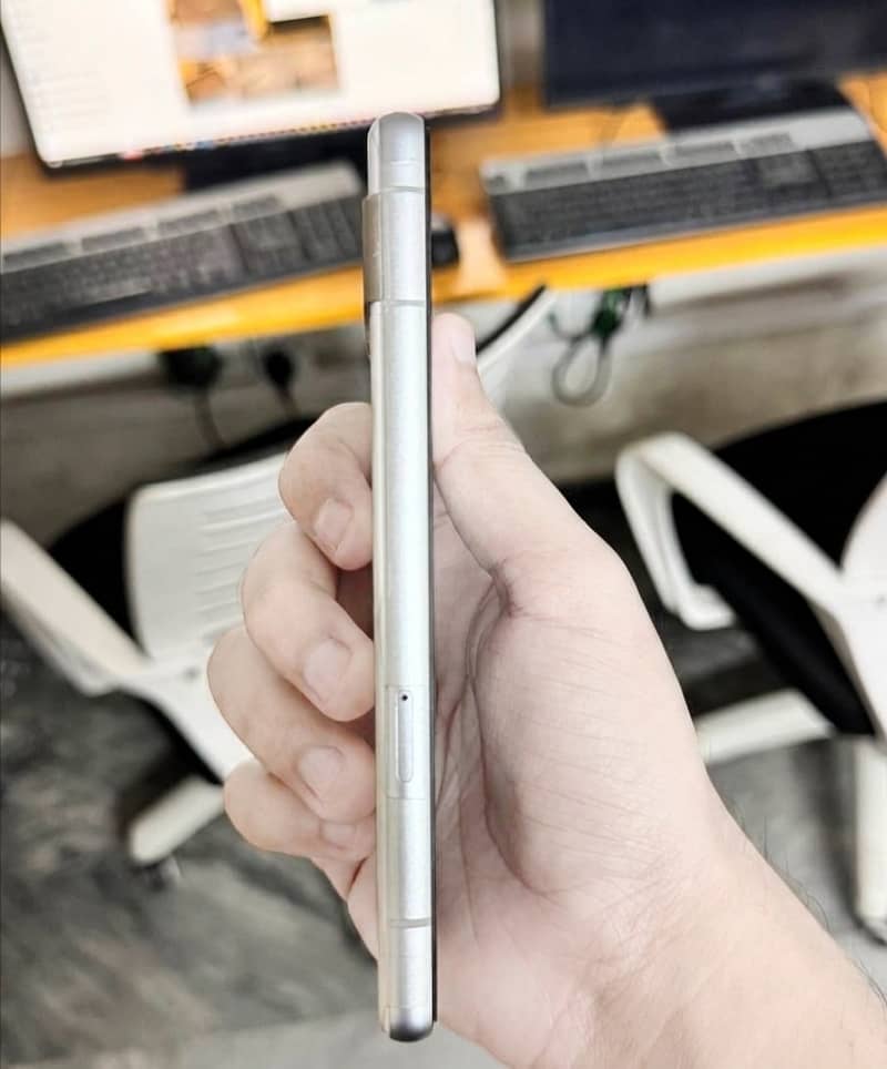 Google Pixel 7a 4