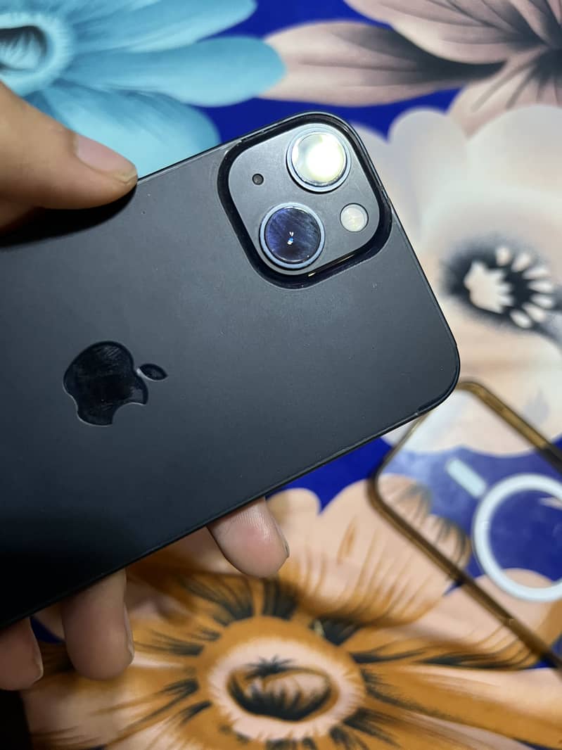 Apple iPhone 13 2