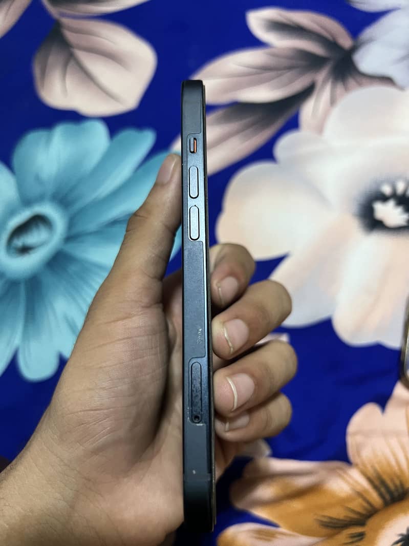 Apple iPhone 13 3