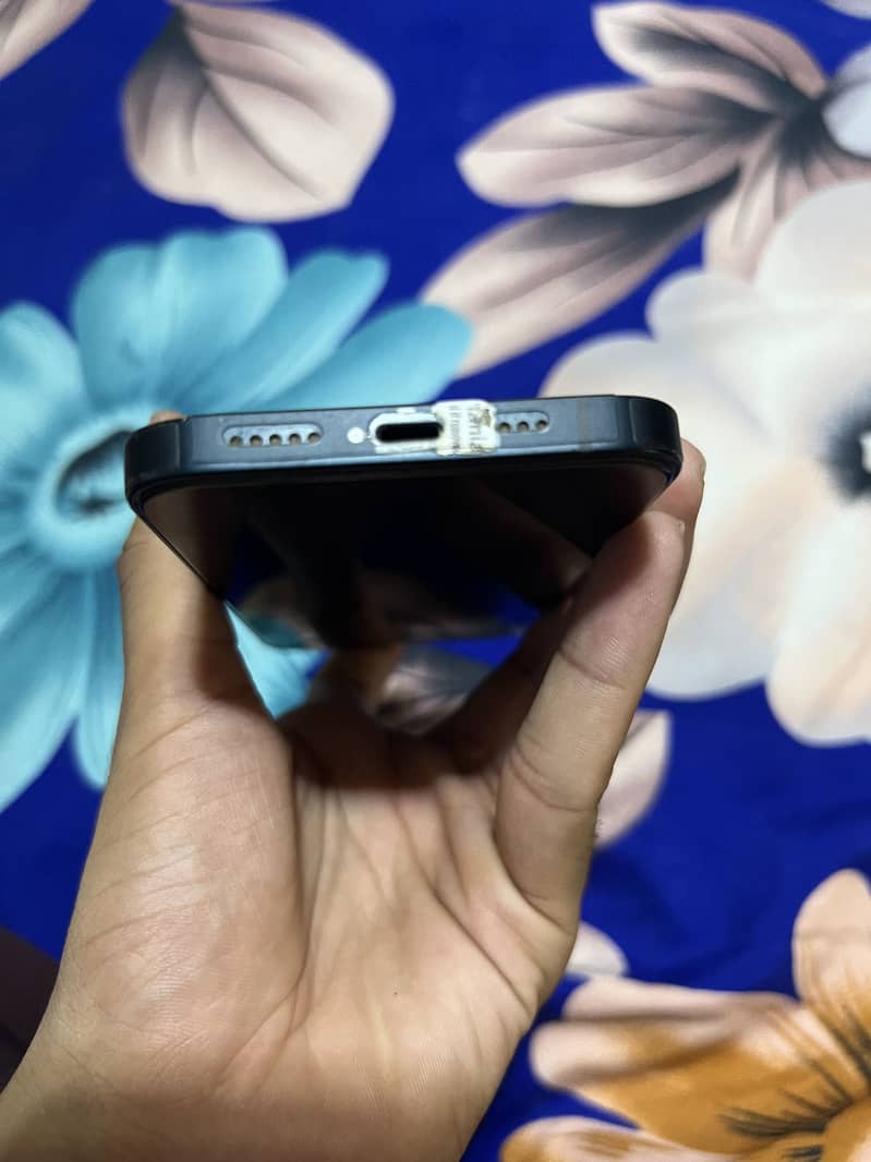 Apple iPhone 13 8