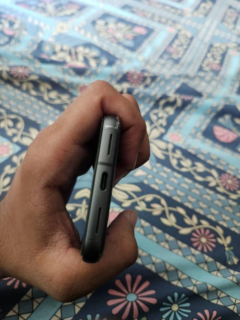 Google Pixel 8 4