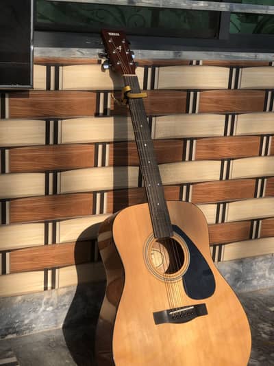 YAMAHA f310 acoustic guitar