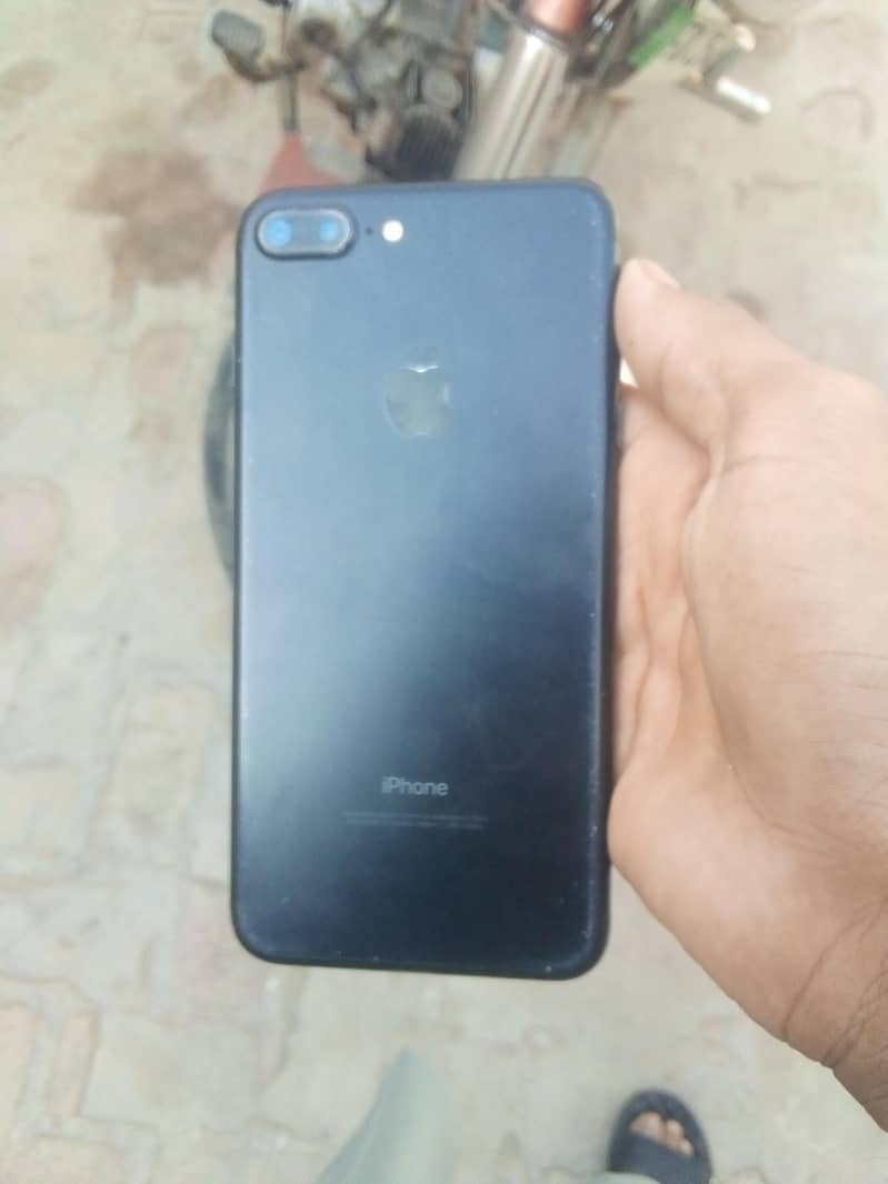 Apple iPhone 7 Plus 1