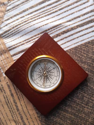 Vintage Wooden Compass with Arabic Engraving – Dubai Souvenir