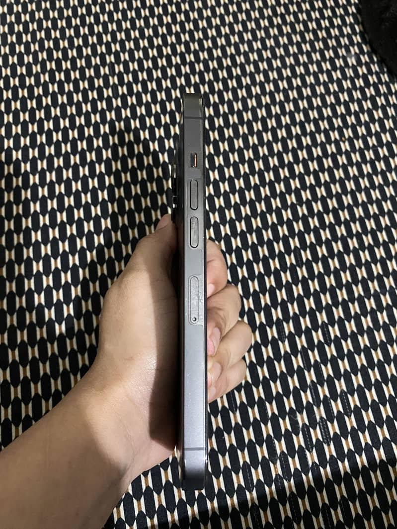 Apple iPhone 13 Pro 4