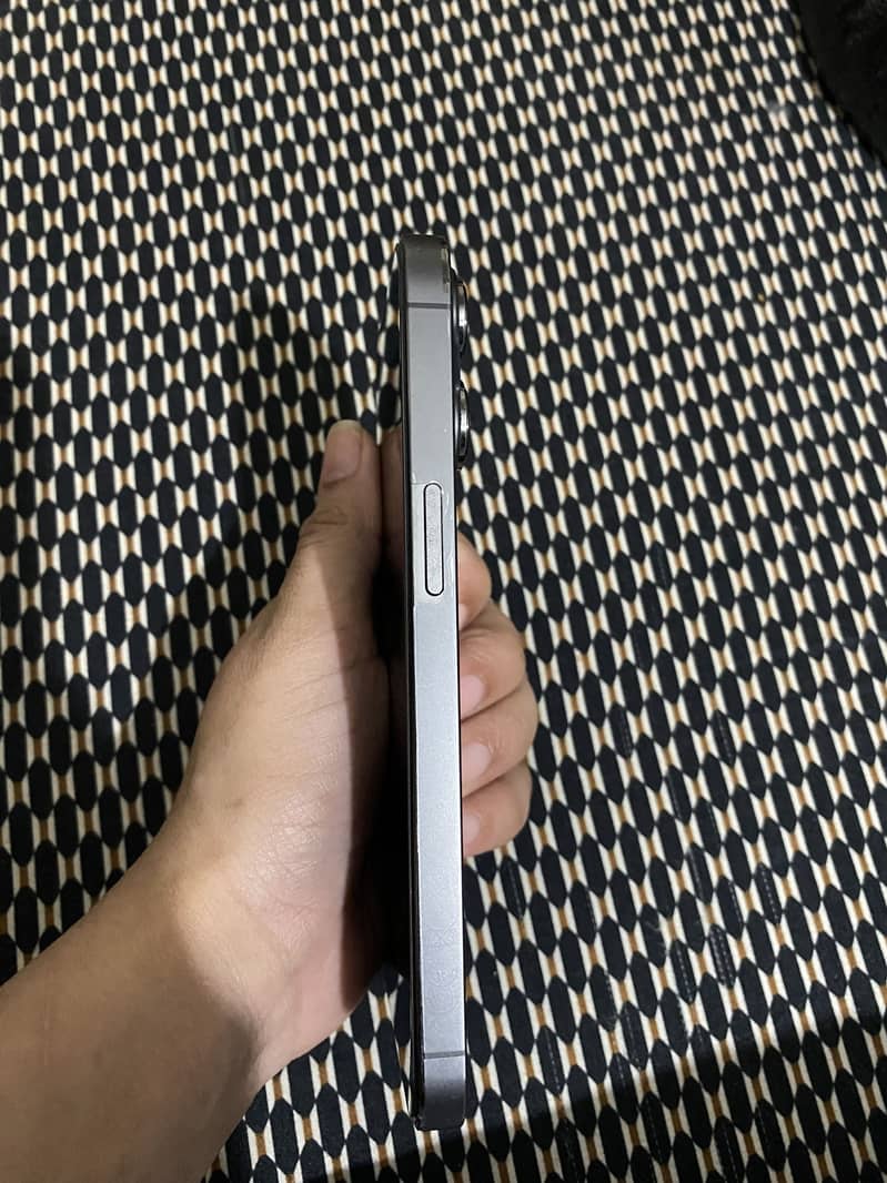 Apple iPhone 13 Pro 8