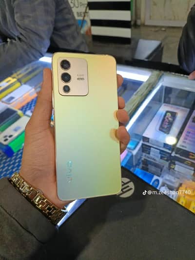Vivo V23
