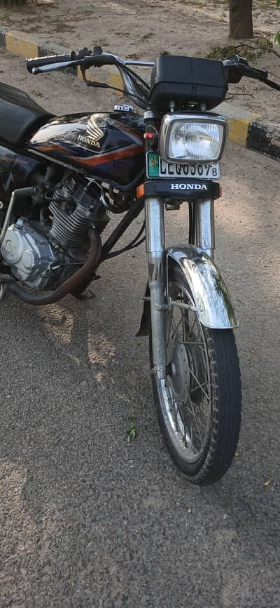 honda 125 2018 black colour. clean condition