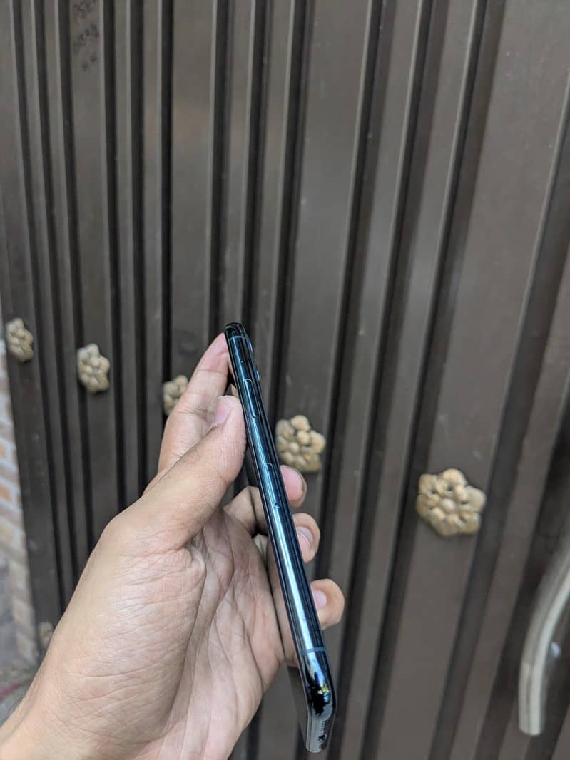 iphone 11 pro 2
