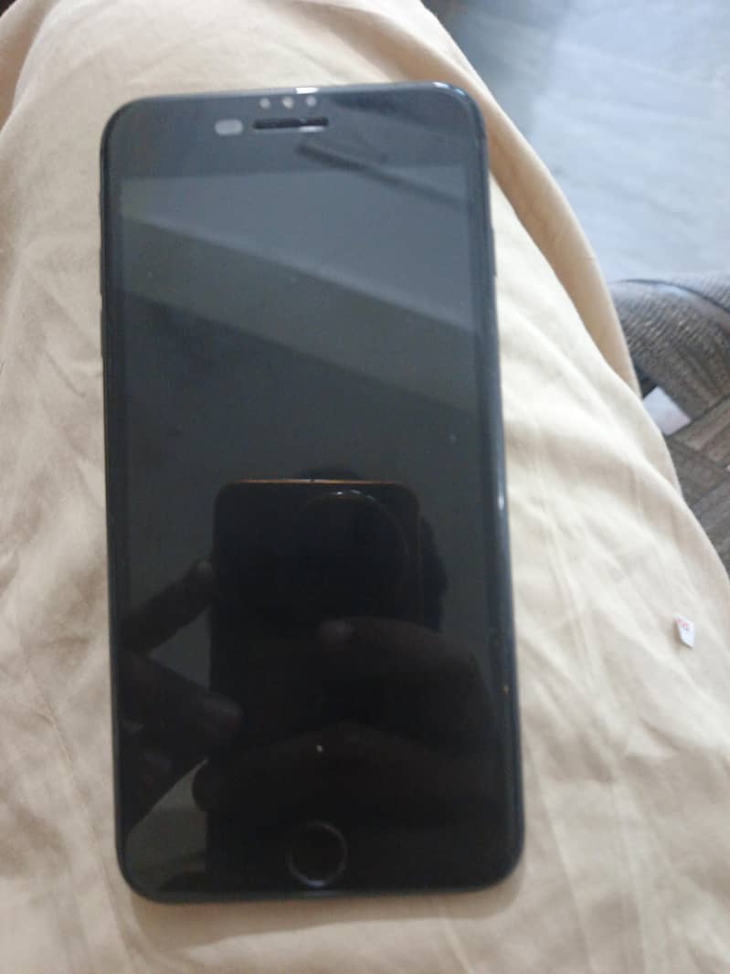 Apple iPhone 8 Plus 1