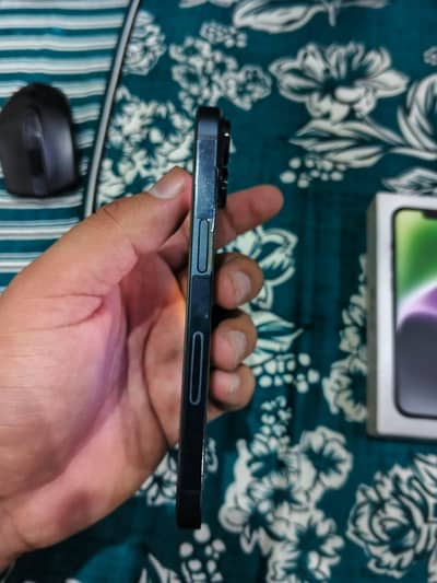 Apple iPhone 14