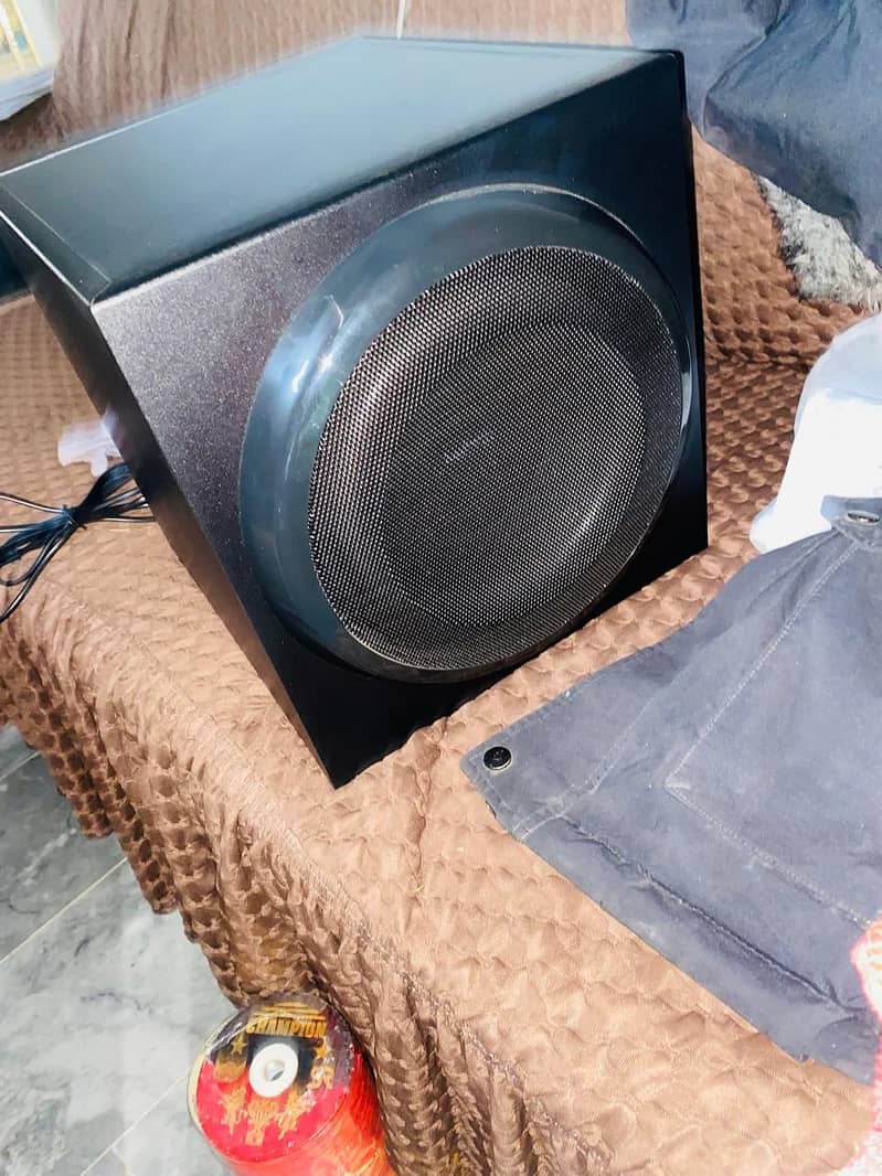 Logitech z906 4
