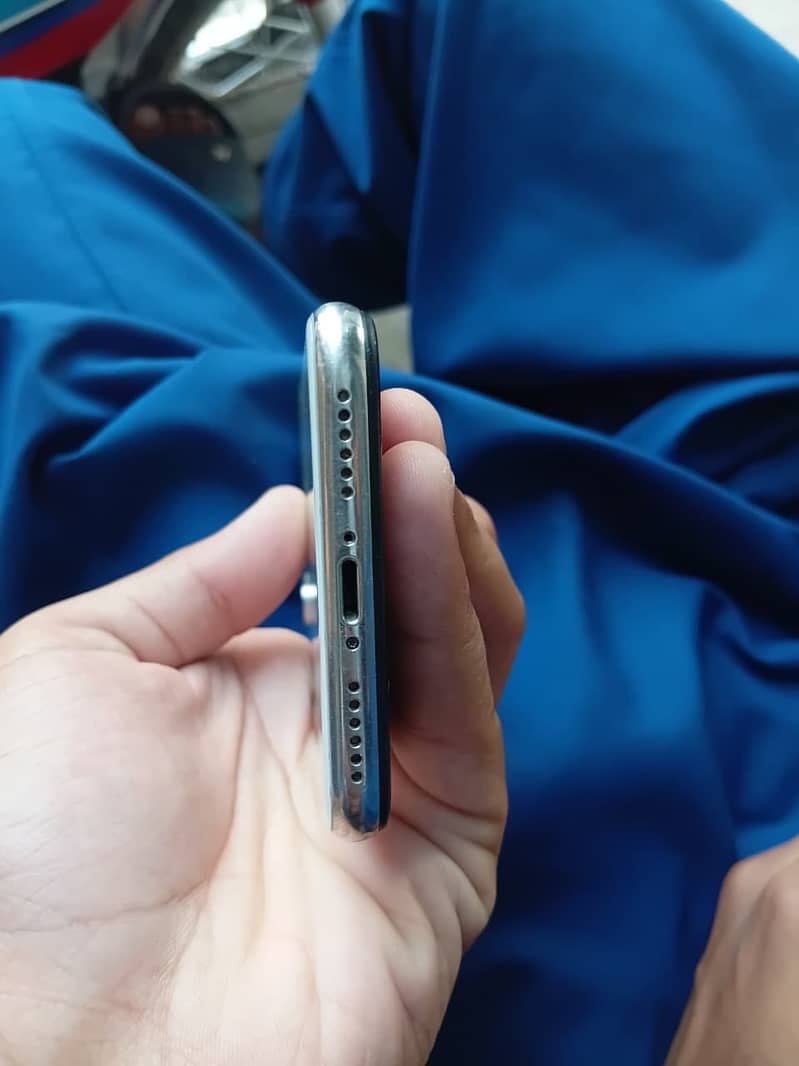 IPhone X 4