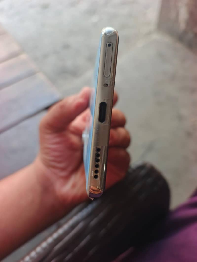 Tecno CAMON 40 Pro 4