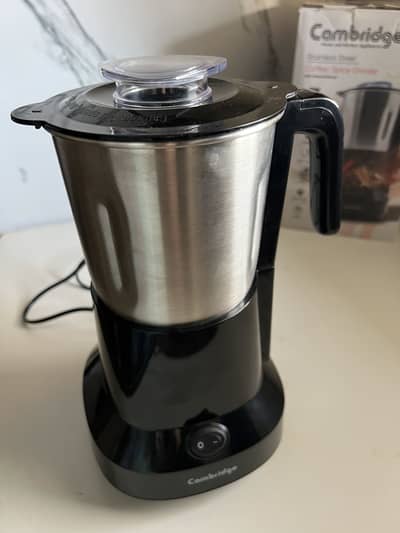 Selling my brand new Cambridge brand grinder machine.