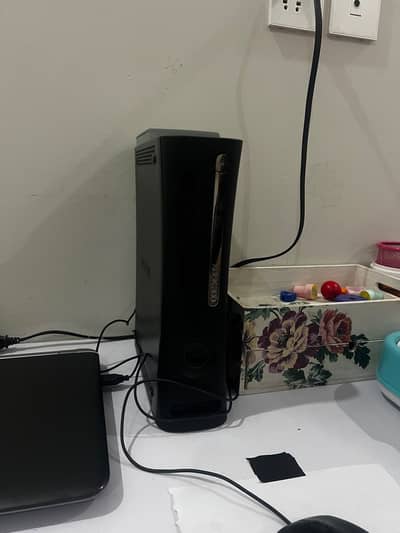 XBOX 360 jasper small cracks but works best used