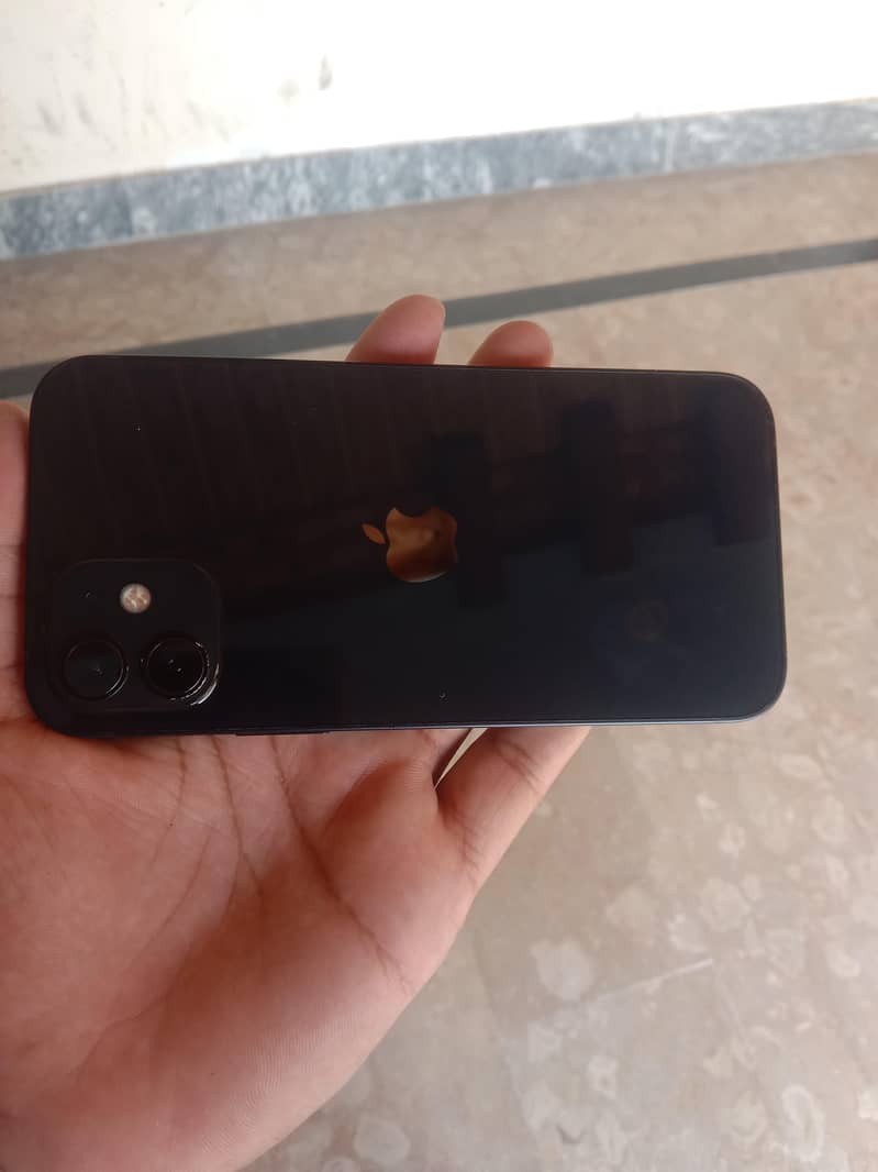 Apple iPhone 12 4