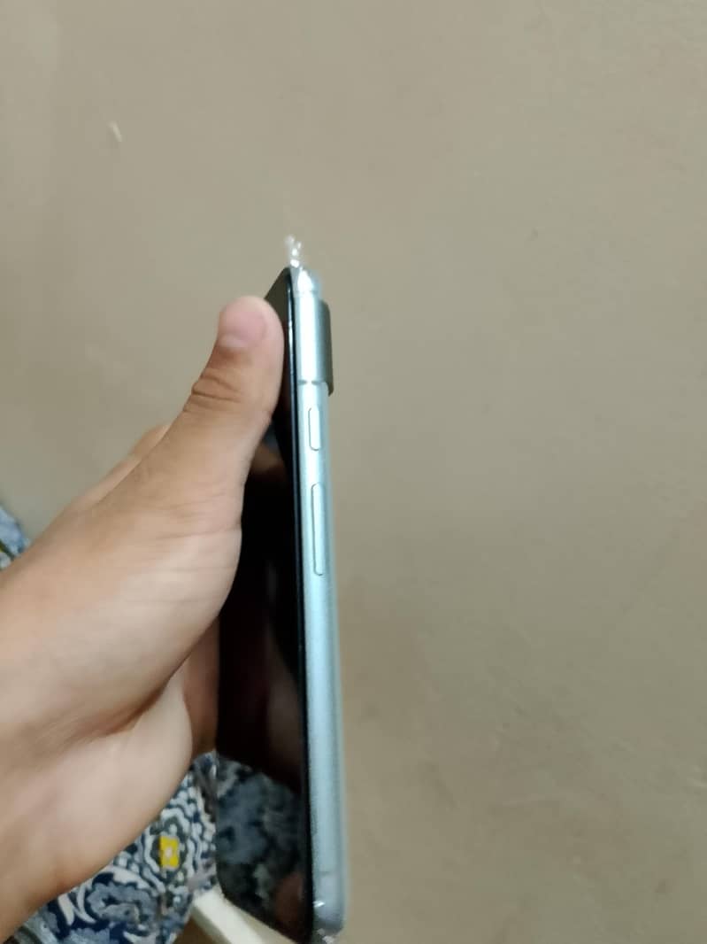 Google Pixel 8 4