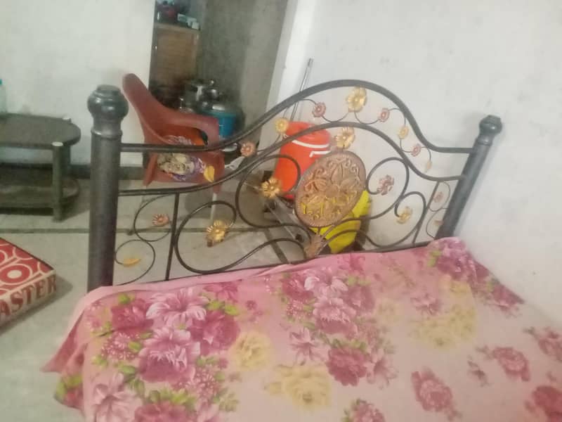 iron bed 4