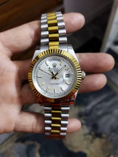 automatic watches and quartz movement watches are available