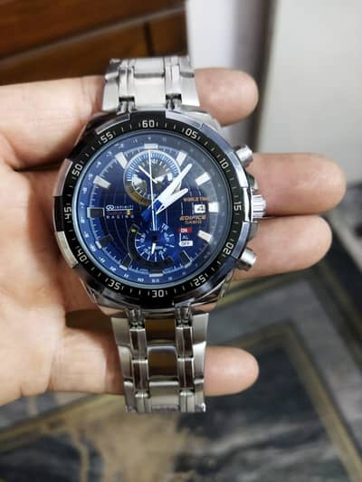 automatic watches and quartz movement watches are available