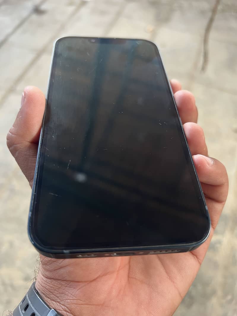 Apple iPhone 13 4