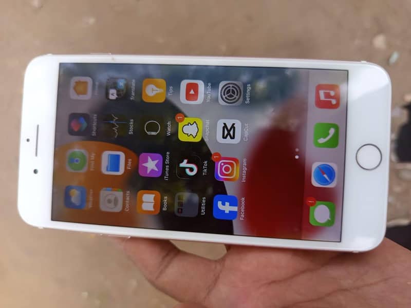 Apple iPhone 7 Plus 1