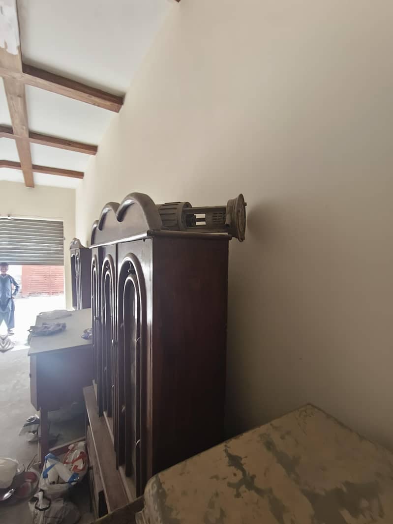 Dressing Table and Show case 0