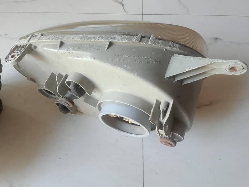 santro headlights 4
