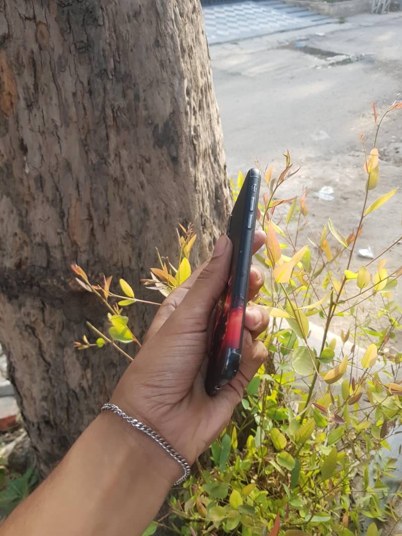 Apple iPhone X 3