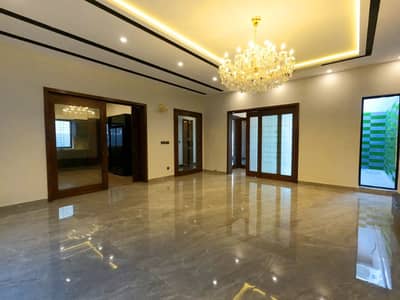Gulberg 30 Marla New full house ideal location
