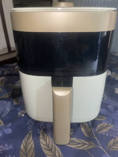 Air fryer new condition used for 6 months only