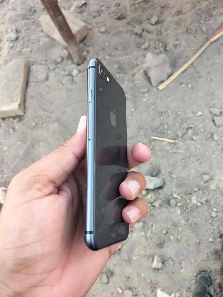 Apple iPhone 8 1