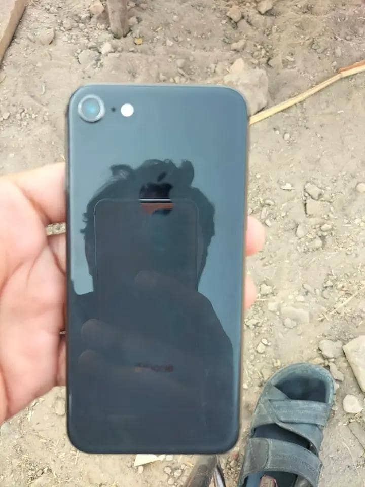 Apple iPhone 8 4