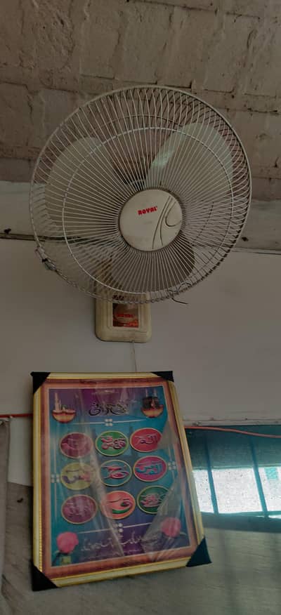 2 Royal Bracket Fan for sale each Rps 6000
