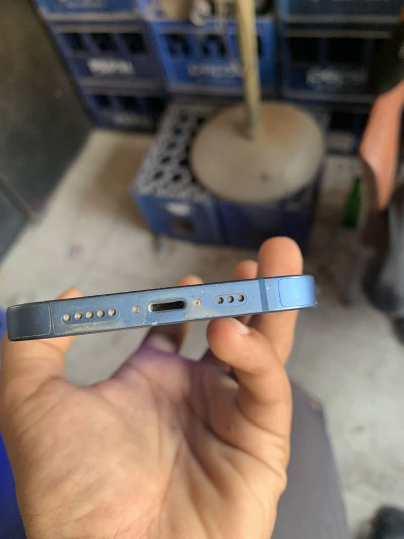 Apple iPhone 13 0
