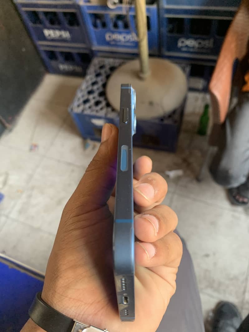 Apple iPhone 13 1