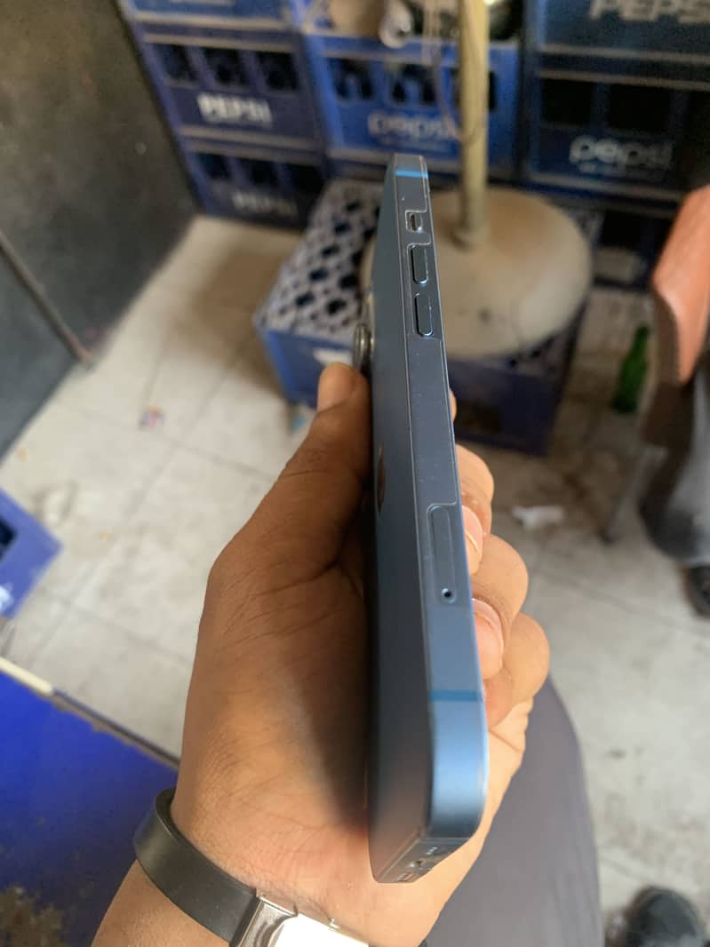 Apple iPhone 13 4