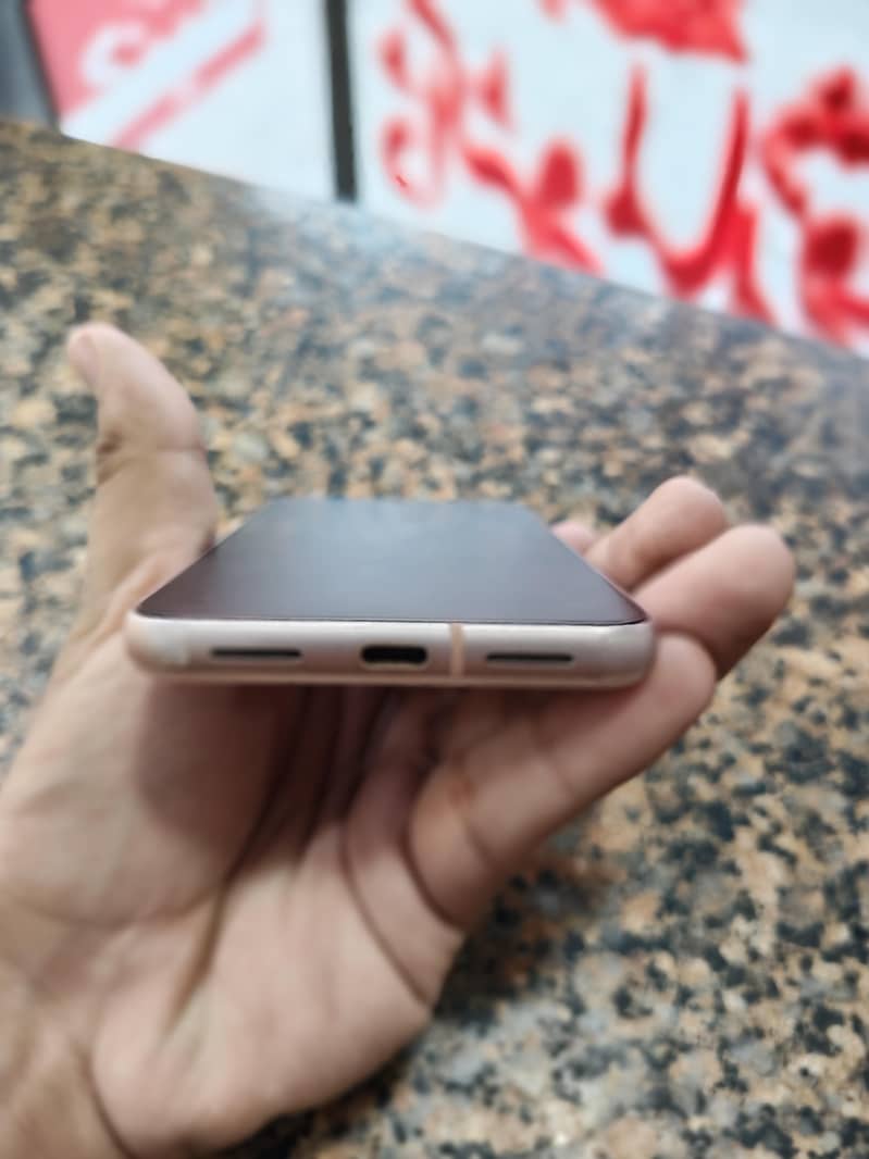 Google Pixel 8 4