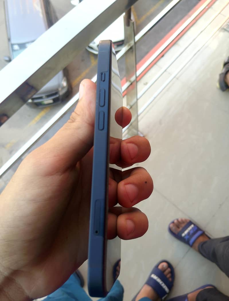 Apple iPhone 13 5