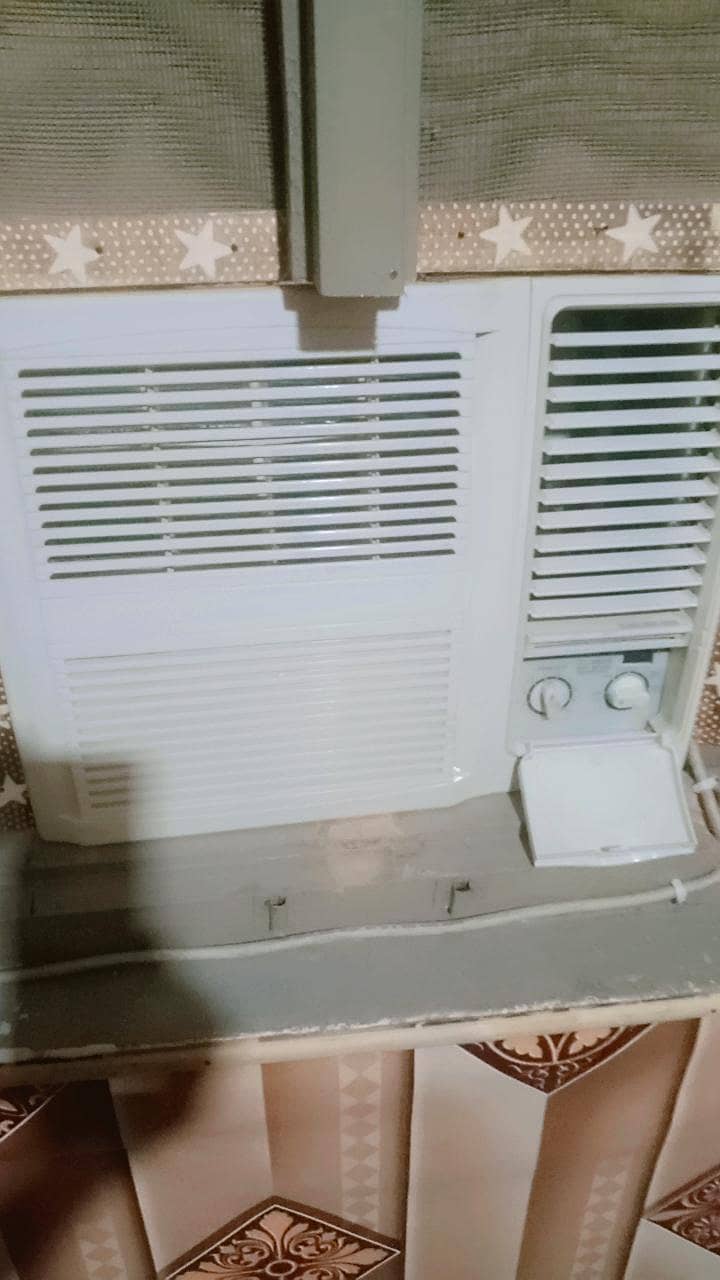 window AC 0