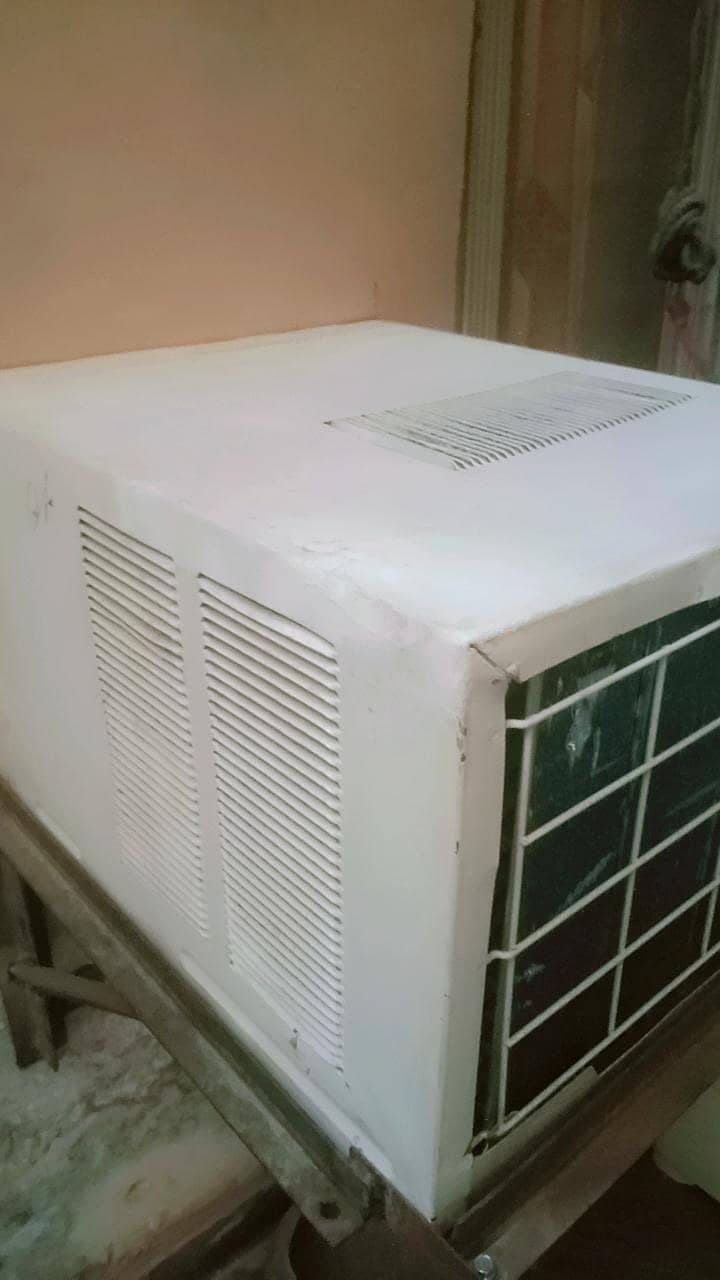 window AC 2