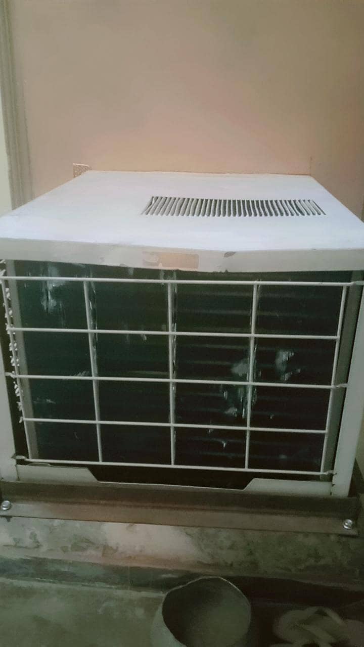 window AC 3