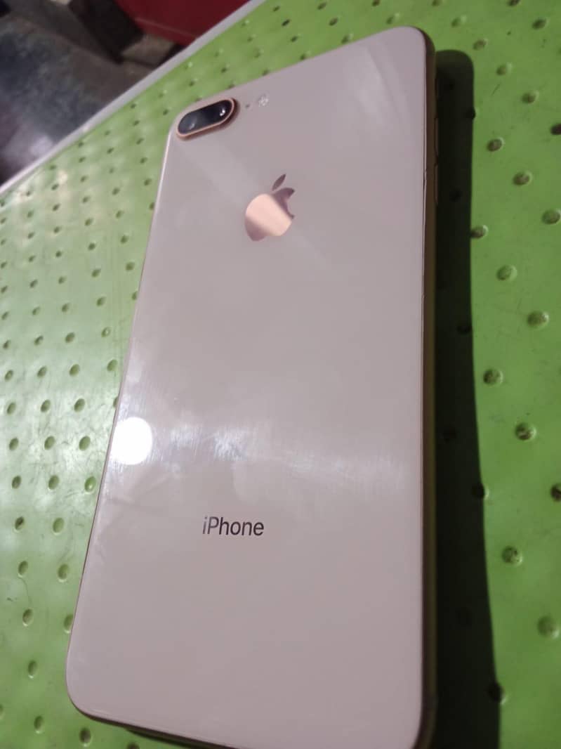 Apple iPhone 8 Plus 0