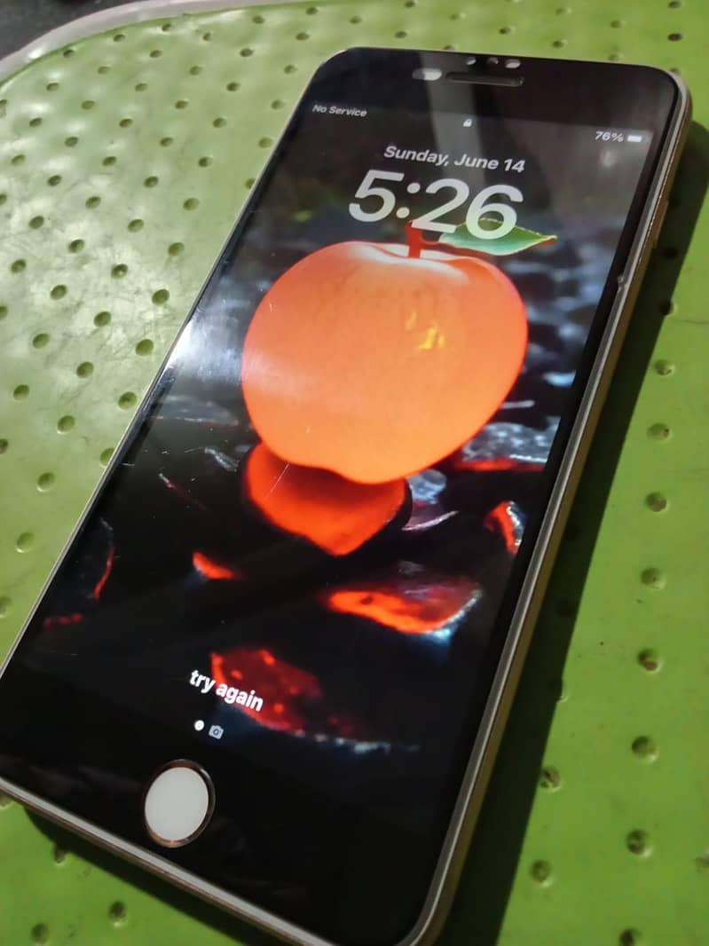 Apple iPhone 8 Plus 1